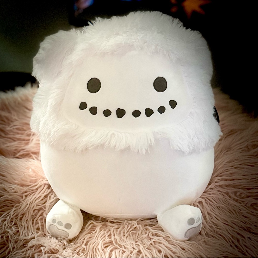 Benny the White Snowman Bigfoot Yeti Squishmallows- NWT- 16”- SOLD OUT!